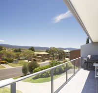 Acacia 2 - Luxurious Holiday Townhouse - Inverell Accommodation