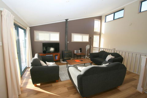 Acacia 5/2 Kirwan Close - Inverell Accommodation 0