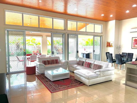 Exclusive Golf Course Community Family Home - Inverell Accommodation 1