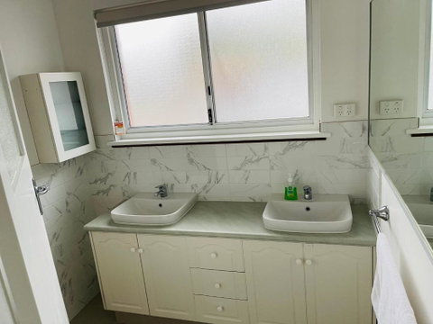 Executive Central Home - Inverell Accommodation 2