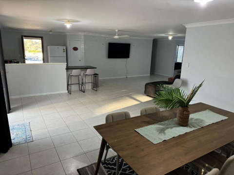 Executive Escape 4 Bedroom Home - Inverell Accommodation 2