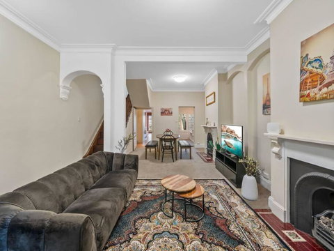 Fancy 4 BR House With Parking - ICC&Darling Harbour-8 Mins Walk - Inverell Accommodation 4