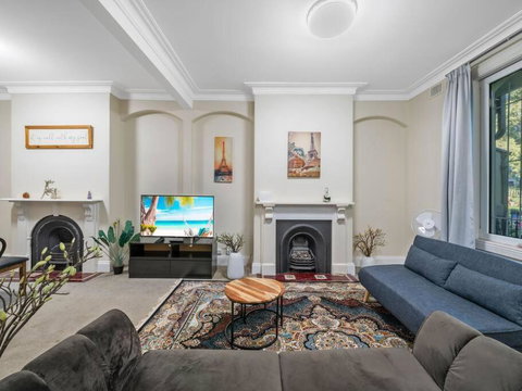 Fancy 4 BR House With Parking - ICC&Darling Harbour-8 Mins Walk - Inverell Accommodation 2