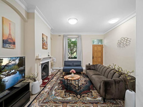 Fancy 4 BR House With Parking - ICC&Darling Harbour-8 Mins Walk - Inverell Accommodation 3