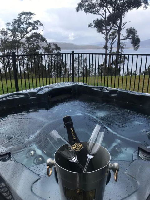 Fairwinds Tasmania - Inverell Accommodation 1