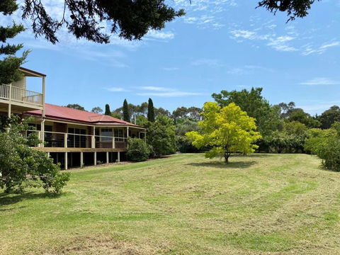 Farmhouse In The Heart Of Wine Country, 10 Minutes To Beach - Inverell Accommodation 2