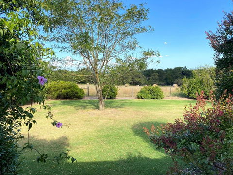Farmhouse In The Heart Of Wine Country, 10 Minutes To Beach - Inverell Accommodation 4