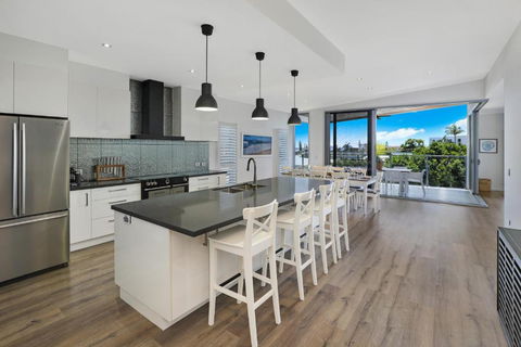 GEORGE8- THE ULTIMATE, FAMILY BEACH HOUSE! - Inverell Accommodation 1