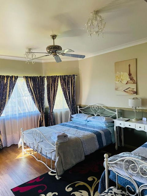 GOLDEN LACE B&B - Inverell Accommodation 4