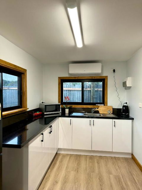 GORGE Chocolates Tiny House - Inverell Accommodation 2