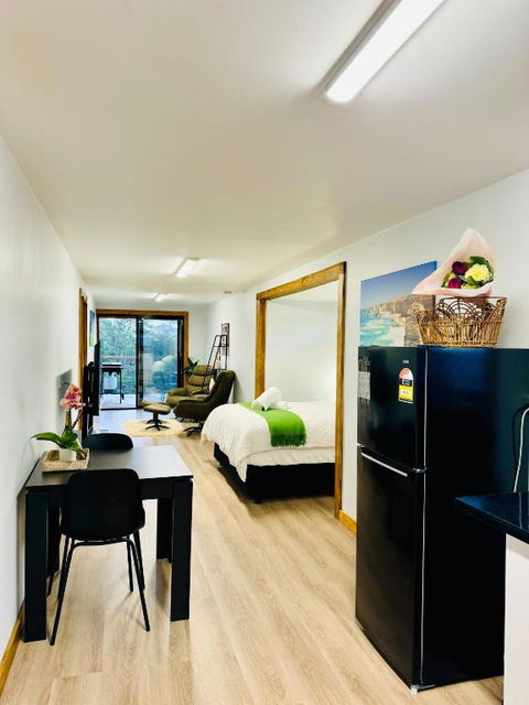 GORGE Chocolates Tiny House - Inverell Accommodation 3