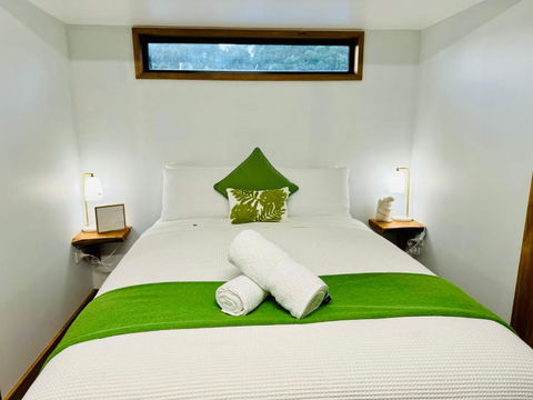 GORGE Chocolates Tiny House - Inverell Accommodation 4
