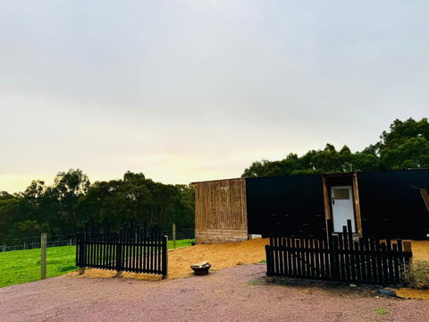 GORGE Chocolates Tiny House - Inverell Accommodation 1