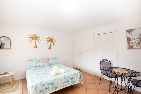 GORGEOUS STUDIO + 100M TO BEACH + POOL - Inverell Accommodation 0