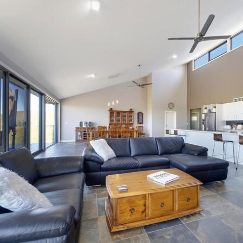 GOULBURN ALPACA FARM STAY - Inverell Accommodation 1