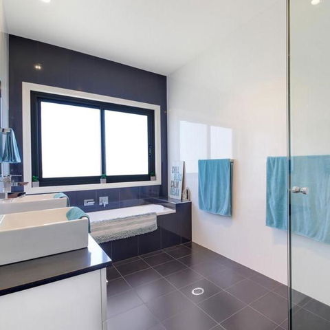 GOULBURN ALPACA FARM STAY - Inverell Accommodation 4