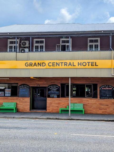 GRAND CENTRAL HOTEL PROSERPINE - Inverell Accommodation 2