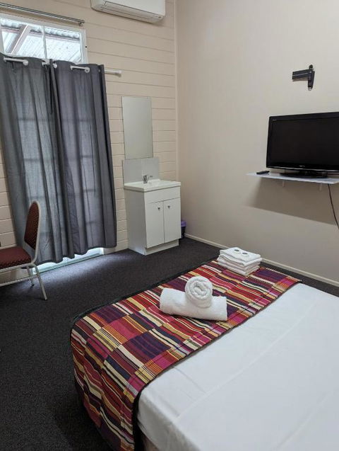 GRAND CENTRAL HOTEL PROSERPINE - Inverell Accommodation 3
