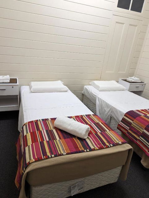 GRAND CENTRAL HOTEL PROSERPINE - Inverell Accommodation 4