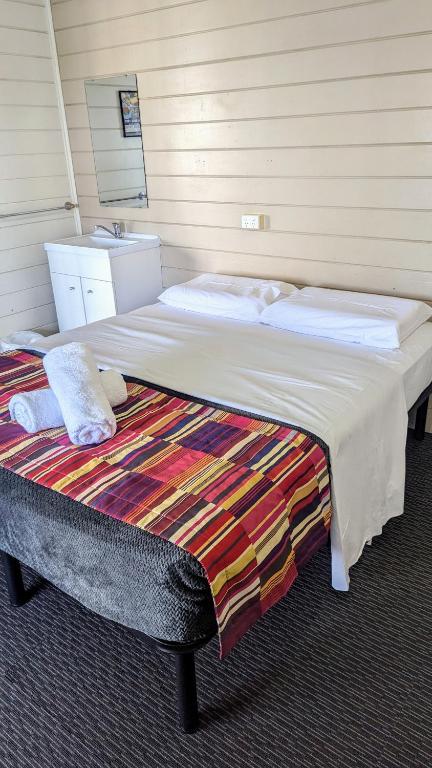GRAND CENTRAL HOTEL PROSERPINE - Inverell Accommodation 0