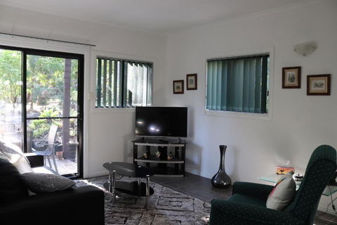GREEN TREES CHALET Australia Zoo Close By - Inverell Accommodation 3
