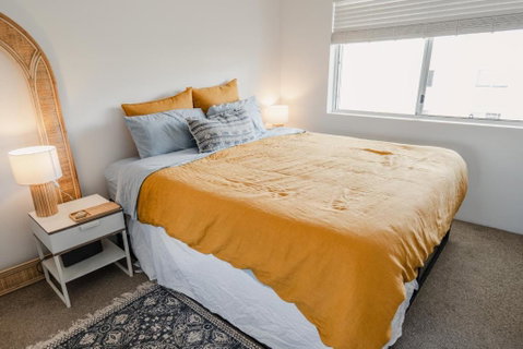 HEART OF BURLEIGH Holiday Villa - Perfect Location With Pools - Inverell Accommodation 3