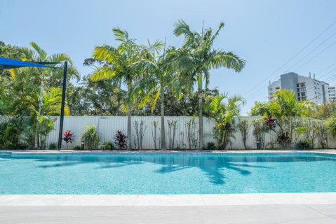 HEART OF BURLEIGH Holiday Villa - Perfect Location With Pools - Inverell Accommodation 0