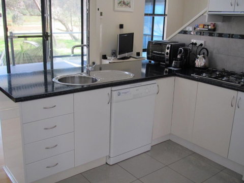 Hidden Grove Retreat - Inverell Accommodation 1