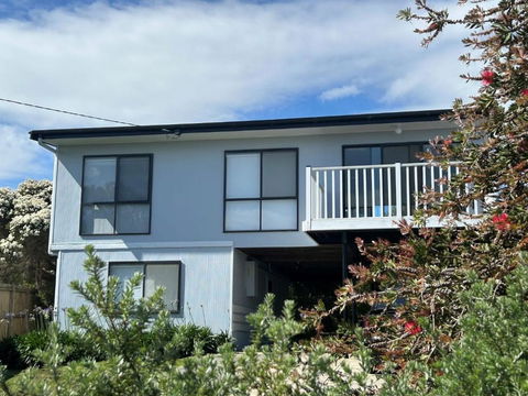 Iconic Beach House On Bruce - Inverell Accommodation 0