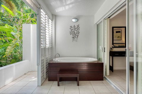 In The Tropics Balcony Oasis At The Beach Club - Inverell Accommodation 3