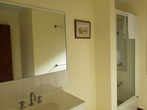 Alkira Inverloch Heights - Inverell Accommodation 2