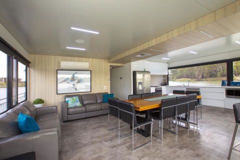 All Seasons Houseboats - Inverell Accommodation 3