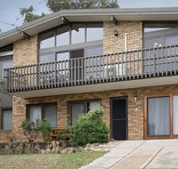 Alpine House - Views over Lake Jindabyne and the Snowy Mountains - Inverell Accommodation