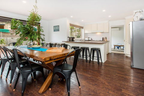 AMALFI - DROMANA.... - Inverell Accommodation 2