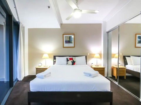 Amazing Brisbane CBD 2 Bedroom Apartment With River Views - Inverell Accommodation 2