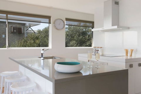 Anchor Beachfront Retreat - Inverell Accommodation 2