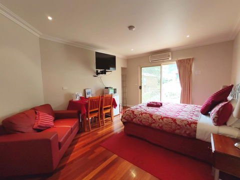 Angela's Beach Stays - Inverell Accommodation 0