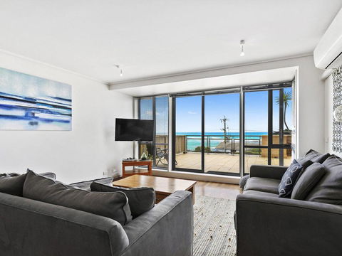 APARTMENT 12 PACIFIC APARTMENTS- Across From The Pier - Inverell Accommodation 3