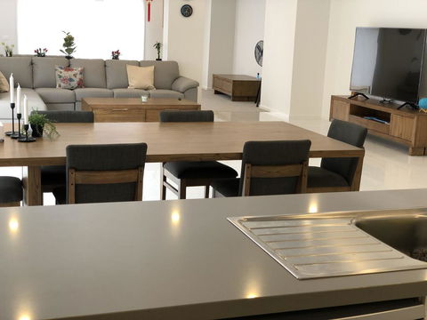 Apple House Upper Point Cook - Inverell Accommodation 2
