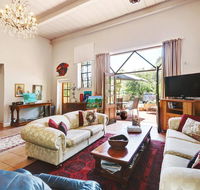 Arty Warehouse Apartment - stroll to South beach - Inverell Accommodation