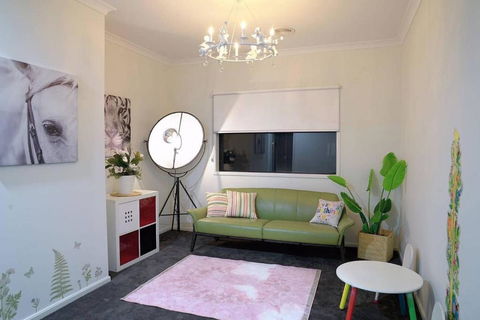 Luxury 9 BRM House In Melbourne - Inverell Accommodation 0