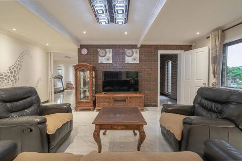 Luxury Living 2 Bedrooms 4 Beds 2B Athrooms In Southern Brisbane+ Parking - Inverell Accommodation 0