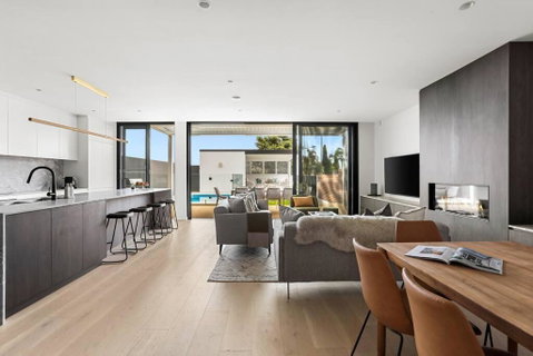 Luxury NEW 5BDRM Oasis With Heated Pool - Inverell Accommodation 1