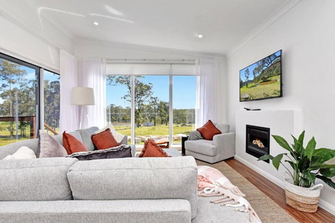Magpie Two - Two For Joy Estate - Inverell Accommodation 2