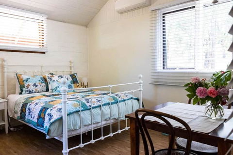 Maldon Cosy Garden Cottage - Charming One Room Studio - Inverell Accommodation 0