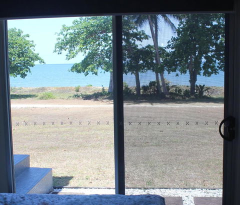 Manta Ray On The Beach - Inverell Accommodation 1