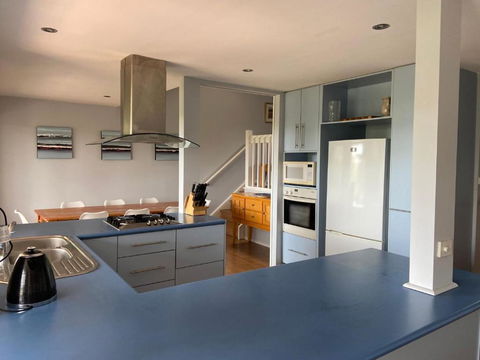 McCrae Treehouse - Inverell Accommodation 1