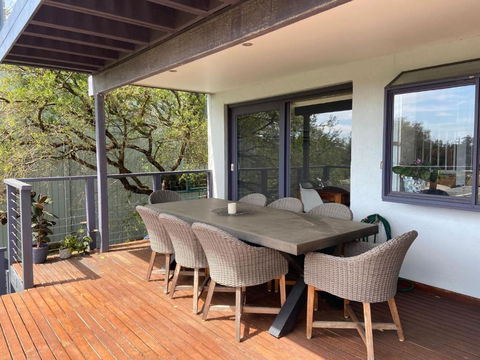 McCrae Treehouse - Inverell Accommodation 2