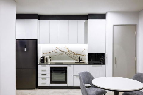 Meriton Suites Liverpool - Inverell Accommodation 2
