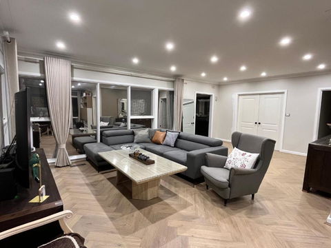 Melbourne Balwyn North Three Bedroom House - Inverell Accommodation 0